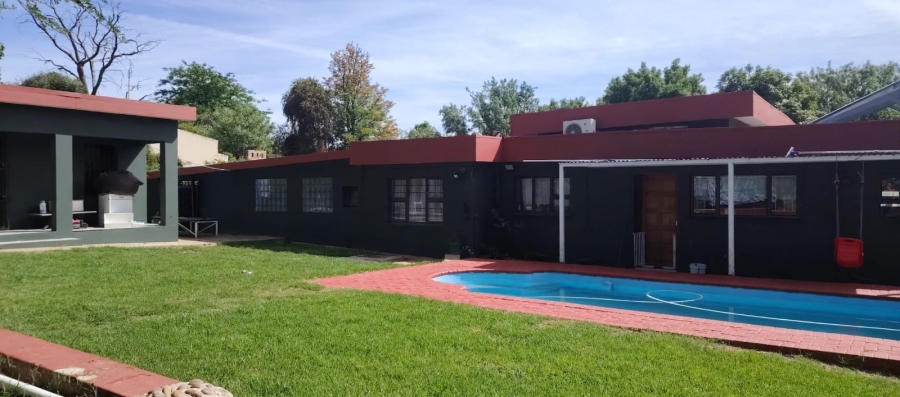 5 Bedroom Property for Sale in Pellissier Free State